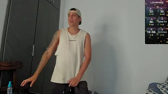 Snapshot of hugosan12 chatting on 03/11/25, 09:04 hugosan12 online show from 03/11/25, 09:04