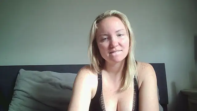 sexiirose22 online show from 03/23/26, 04:00