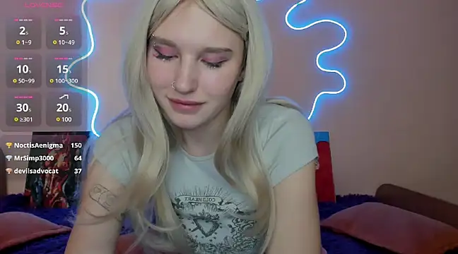 Snapshot of EvelinaLuu chatting on 03/12/25, 04:08 EvelinaLuu online show from 03/12/25, 04:08