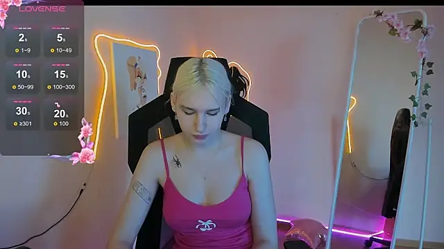 EvelinaLuu online show from 04/22/26, 01:52