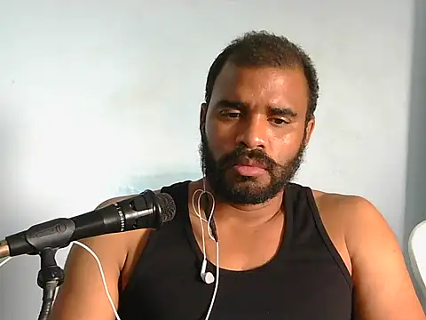 Snapshot of YOX22 chatting on 02/10/26, 09:19 YOX22 online show from 02/10/26, 09:19