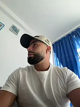 Snapshot of mikeblaree chatting on 07/12/26, 06:43 mikeblaree online show from 07/12/26, 06:43