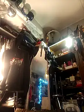 ShysluutGia online show from 11/18/25, 05:45