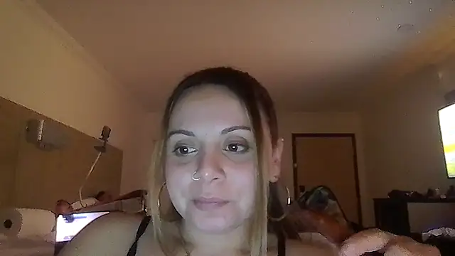Snapshot of ShysluutGia chatting on 04/23/26, 04:35 ShysluutGia online show from 04/23/26, 04:35