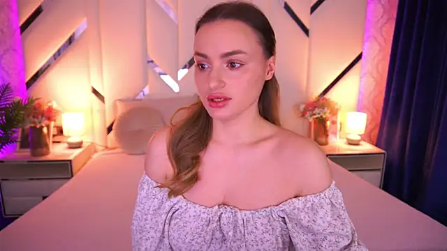 LindsieGreyy online show from 04/20/26, 06:27