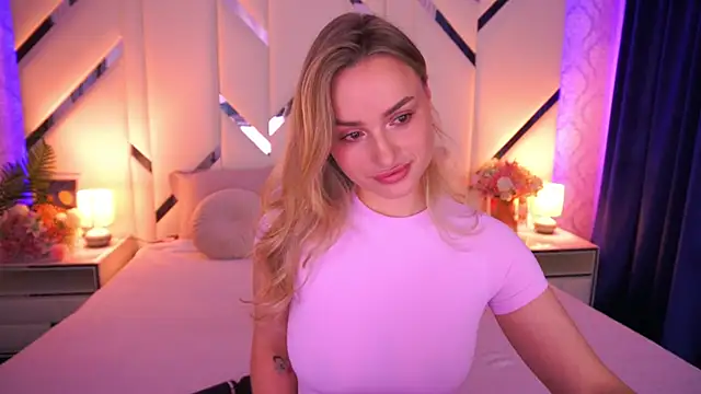 LindsieGreyy online show from 04/28/26, 06:18