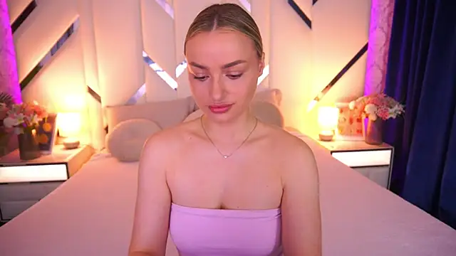 Snapshot of LindsieGreyy chatting on 06/08/26, 06:25 LindsieGreyy online show from 06/08/26, 06:25
