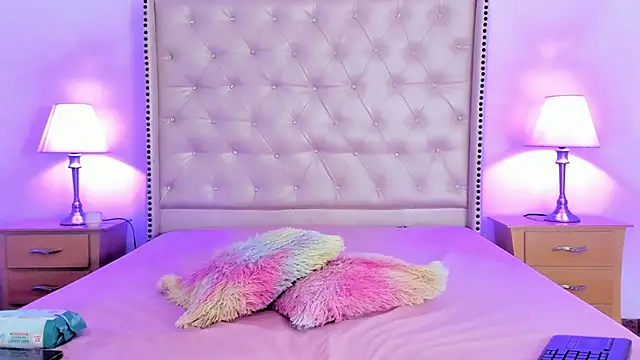 Snapshot of emily_jk chatting on 10/04/25, 01:53 emily jk online show from 10/04/25, 01:53