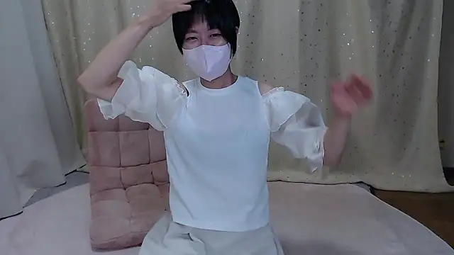 Snapshot of ASAHI_chan chatting on 09/19/25, 12:17 ASAHI chan online show from 09/19/25, 12:17