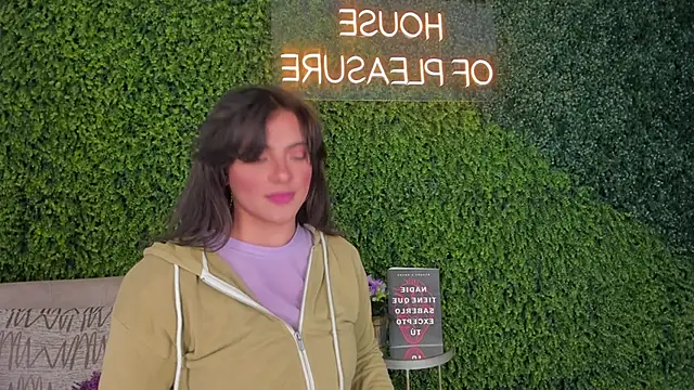 emmiily z online show from 02/11/25, 08:10