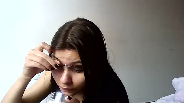 Snapshot of CHLOE_ISABELL chatting on 04/13/26, 04:56 CHLOE ISABELL online show from 04/13/26, 04:56