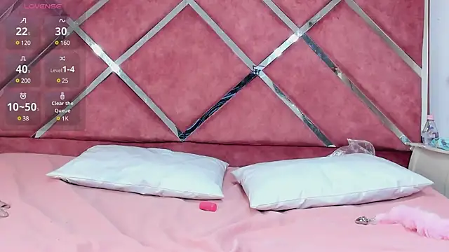 Snapshot of _JuliSweet_ chatting on 03/12/25, 12:26  JuliSweet  online show from 03/12/25, 12:26