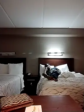 Snapshot of BrownSkinGuy420 chatting on 02/17/25, 05:25 BrownSkinGuy420 online show from 02/17/25, 05:25