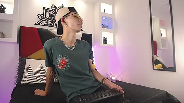 Snapshot of MaikyCooper chatting on 03/02/25, 03:56 MaikyCooper online show from 03/02/25, 03:56