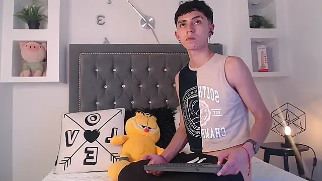 Snapshot of MaikyCooper chatting on 03/13/25, 06:37 MaikyCooper online show from 03/13/25, 06:37