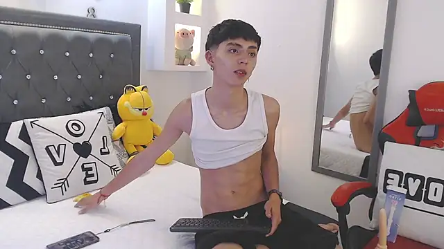 Snapshot of MaikyCooper chatting on 03/14/25, 08:21 MaikyCooper online show from 03/14/25, 08:21