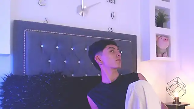 Snapshot of MaikyCooper chatting on 03/15/25, 04:57 MaikyCooper online show from 03/15/25, 04:57