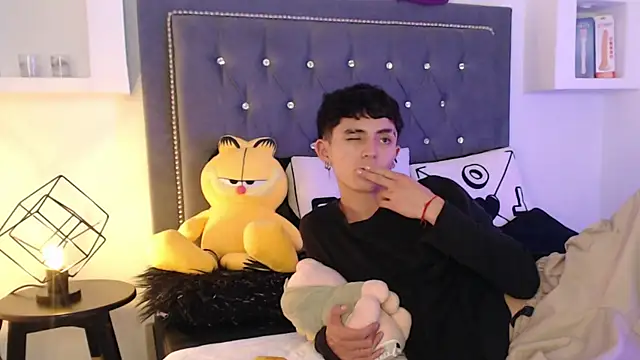 Snapshot of MaikyCooper chatting on 03/19/25, 07:29 MaikyCooper online show from 03/19/25, 07:29