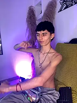 Snapshot of MaikyCooper chatting on 09/13/25, 08:08 MaikyCooper online show from 09/13/25, 08:08