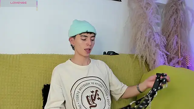 Snapshot of MaikyCooper chatting on 10/01/25, 08:26 MaikyCooper online show from 10/01/25, 08:26