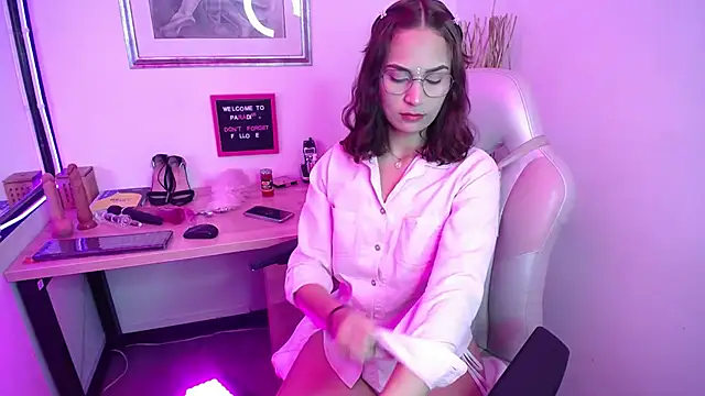 Snapshot of Auroraa_soul chatting on 10/10/25, 12:26 Auroraa soul online show from 10/10/25, 12:26