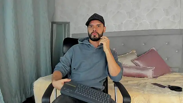 Snapshot of Luke_Diaz7 chatting on 03/04/25, 12:39 Luke Diaz7 online show from 03/04/25, 12:39