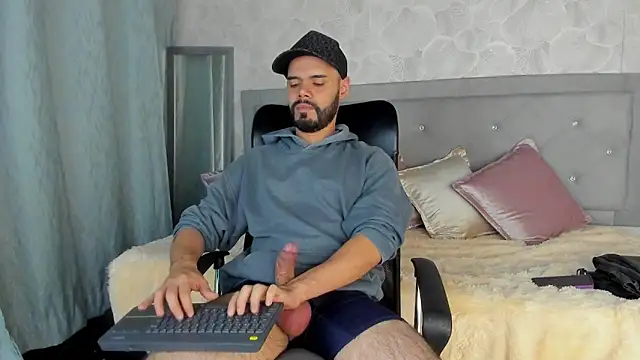 Snapshot of Luke_Diaz7 chatting on 03/04/25, 03:44 Luke Diaz7 online show from 03/04/25, 03:44