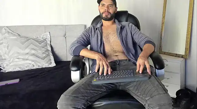 Snapshot of Luke_Diaz7 chatting on 03/21/25, 11:12 Luke Diaz7 online show from 03/21/25, 11:12