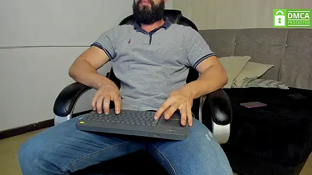 Snapshot of Luke_Diaz7 chatting on 09/21/25, 04:03 Luke Diaz7 online show from 09/21/25, 04:03