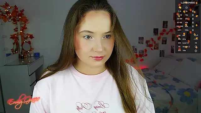 Snapshot of EmilyxxGraces chatting on 10/27/25, 05:28 EmilyxxGraces online show from 10/27/25, 05:28