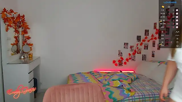 Snapshot of EmilyxxGraces chatting on 11/19/25, 12:21 EmilyxxGraces online show from 11/19/25, 12:21