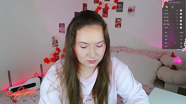 Snapshot of EmilyxxGraces chatting on 11/22/25, 01:48 EmilyxxGraces online show from 11/22/25, 01:48