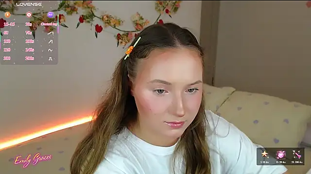 Snapshot of EmilyxxGraces chatting on 06/26/26, 10:47 EmilyxxGraces online show from 06/26/26, 10:47