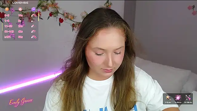 Snapshot of EmilyxxGraces chatting on 07/21/26, 11:51 EmilyxxGraces online show from 07/21/26, 11:51