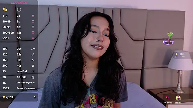 ParanoidTemptaion  online show from 05/06/26, 11:48