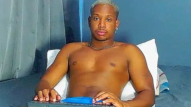 Snapshot of JackBlackone chatting on 10/08/25, 02:09 JackBlackone online show from 10/08/25, 02:09