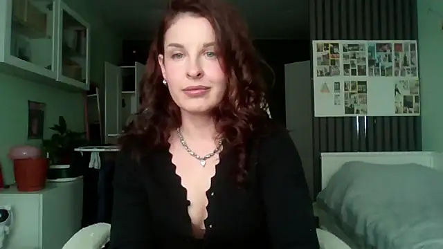 MollyBer online show from 06/15/26, 03:14