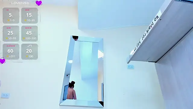 MELINAMARTINS online show from 03/01/25, 10:42