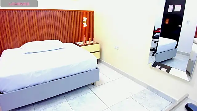 MELINAMARTINS online show from 03/11/25, 07:25