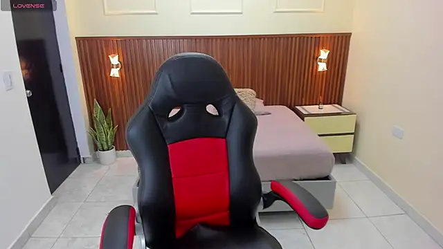 MELINAMARTINS online show from 11/24/25, 07:35