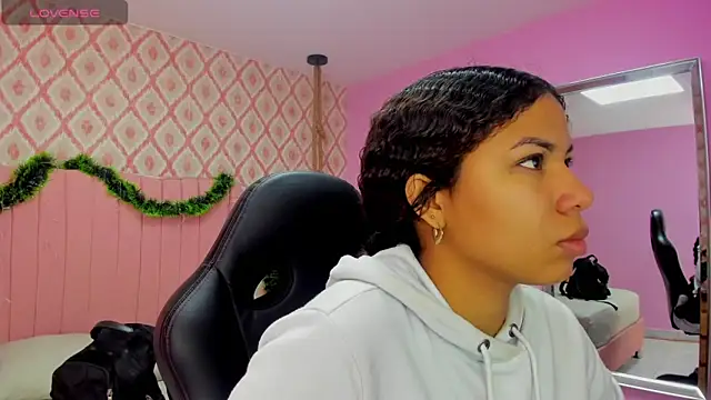 MELINAMARTINS online show from 11/29/25, 07:28