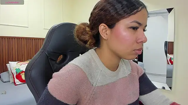 MELINAMARTINS online show from 12/03/25, 07:23