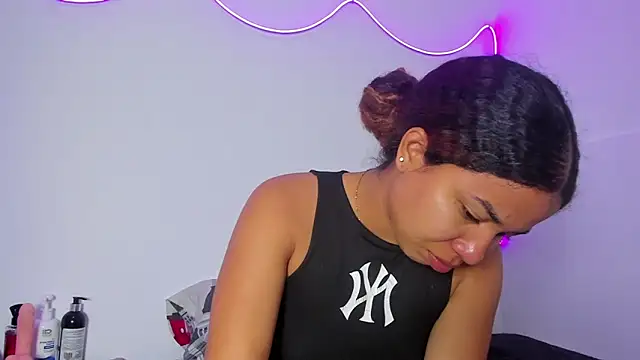 MELINAMARTINS online show from 02/03/26, 10:26