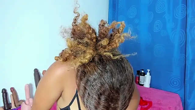 MELINAMARTINS online show from 02/23/26, 12:19