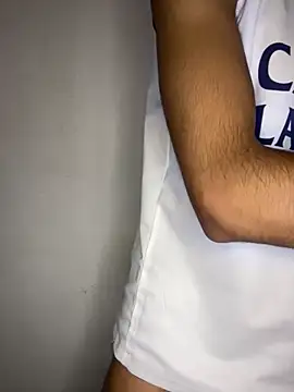 Snapshot of Hamza-Maroki chatting on 11/11/25, 11:43 Hamza-Maroki online show from 11/11/25, 11:43