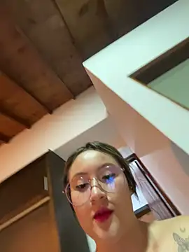 Snapshot of ValentinaOrtiz3 chatting on 02/19/25, 04:12 ValentinaOrtiz3 online show from 02/19/25, 04:12