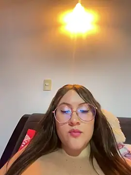 Snapshot of ValentinaOrtiz3 chatting on 02/24/25, 04:05 ValentinaOrtiz3 online show from 02/24/25, 04:05