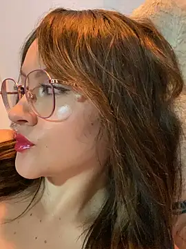 Snapshot of ValentinaOrtiz3 chatting on 02/28/25, 02:09 ValentinaOrtiz3 online show from 02/28/25, 02:09