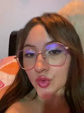 Snapshot of ValentinaOrtiz3 chatting on 03/05/25, 04:56 ValentinaOrtiz3 online show from 03/05/25, 04:56