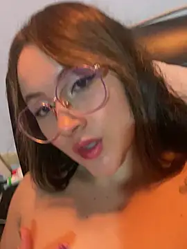 Snapshot of ValentinaOrtiz3 chatting on 03/14/25, 03:48 ValentinaOrtiz3 online show from 03/14/25, 03:48